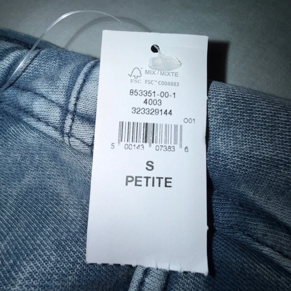 NWT GAP Sold out online Viral Barrel Sweatpant Jeans. Size SMALL PETITE. - Picture 2 of 13